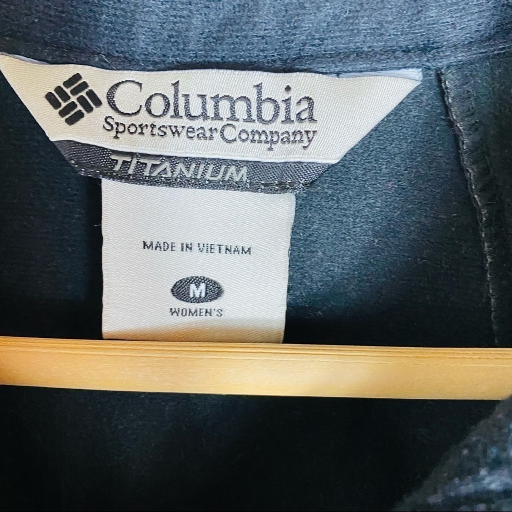 Columbia Titanium Omni-Shield Women's Jacket  Size: Medium - Picture 6 of 6